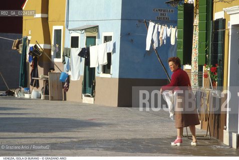 Localizzazione:..VENEZIA / ISOLA DI BURANO..Oggetto:..Soggetto:..CASE..Cronologia: ....Definizione Culturale:..   Autore: ..   Stile: ..   Editori/Stampatori:..   Committenza:..Materia e Tecnica:..Collocazione:..Note:....Riproduzione Fotografica:..Graziano Arici/Rosebud2 .Copyright:..Graziano Arici/Rosebud2 .Data:..1995..Costo:..A..