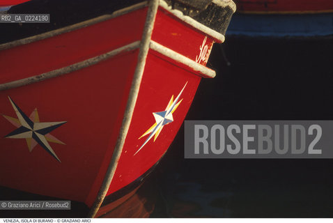 Localizzazione:..VENEZIA / ISOLA DI BURANO..Oggetto:..Soggetto:..BARCA ROSSO..Cronologia: ....Definizione Culturale:..   Autore: ..   Stile: ..   Editori/Stampatori:..   Committenza:..Materia e Tecnica:..Collocazione:..Note:....Riproduzione Fotografica:..Graziano Arici/Rosebud2 .Copyright:..Graziano Arici/Rosebud2 .Data:..1995..Costo:..A..