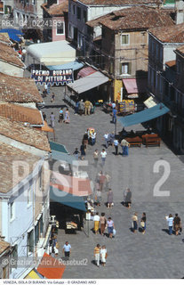 Localizzazione:..VENEZIA / ISOLA DI BURANO..Oggetto:..Soggetto:..VIA GALUPPI..Cronologia: ....Definizione Culturale:..   Autore: ..   Stile: ..   Editori/Stampatori:..   Committenza:..Materia e Tecnica:..Collocazione:..Note:....Riproduzione Fotografica:..Graziano Arici/Rosebud2 .Copyright:..Graziano Arici/Rosebud2 .Data:..1995..Costo:..A..