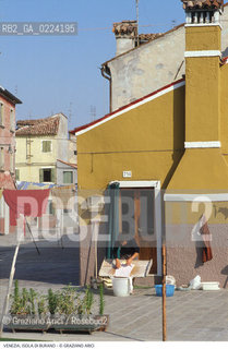 Localizzazione:..VENEZIA / ISOLA DI BURANO..Oggetto:..Soggetto:..CASE LAVANDAIA BUCATO..Cronologia: ....Definizione Culturale:..   Autore: ..   Stile: ..   Editori/Stampatori:..   Committenza:..Materia e Tecnica:..Collocazione:..Note:....Riproduzione Fotografica:..Graziano Arici/Rosebud2 .Copyright:..Graziano Arici/Rosebud2 .Data:..1995..Costo:..A..