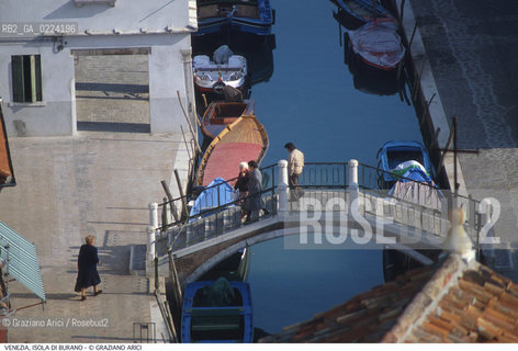 Localizzazione:..VENEZIA / ISOLA DI BURANO..Oggetto:..Soggetto:..PONTE..Cronologia: ....Definizione Culturale:..   Autore: ..   Stile: ..   Editori/Stampatori:..   Committenza:..Materia e Tecnica:..Collocazione:..Note:....Riproduzione Fotografica:..Graziano Arici/Rosebud2 .Copyright:..Graziano Arici/Rosebud2 .Data:..1995..Costo:..A..