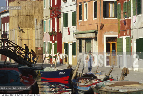 Localizzazione:..VENEZIA / ISOLA DI BURANO..Oggetto:..Soggetto:..CASE FONDAMENTA..Cronologia: ....Definizione Culturale:..   Autore: ..   Stile: ..   Editori/Stampatori:..   Committenza:..Materia e Tecnica:..Collocazione:..Note:....Riproduzione Fotografica:..Graziano Arici/Rosebud2 .Copyright:..Graziano Arici/Rosebud2 .Data:..1995..Costo:..A..