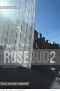 Localizzazione:..VENEZIA / ISOLA DI BURANO..Oggetto:..Soggetto:..PANNI..Cronologia: ....Definizione Culturale:..   Autore: ..   Stile: ..   Editori/Stampatori:..   Committenza:..Materia e Tecnica:..Collocazione:..Note:....Riproduzione Fotografica:..Graziano Arici/Rosebud2 .Copyright:..Graziano Arici/Rosebud2 .Data:..1995..Costo:..A..