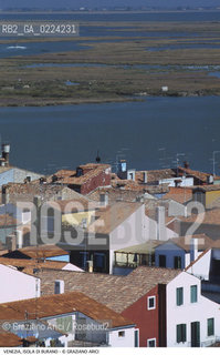 Localizzazione:..VENEZIA / ISOLA DI BURANO..Oggetto:..Soggetto:..LAGUNA BARENE VEDUTA AEREA..Cronologia: ....Definizione Culturale:..   Autore: ..   Stile: ..   Editori/Stampatori:..   Committenza:..Materia e Tecnica:..Collocazione:..Note:....Riproduzione Fotografica:..Graziano Arici/Rosebud2 .Copyright:..Graziano Arici/Rosebud2 .Data:..1995..Costo:..A..