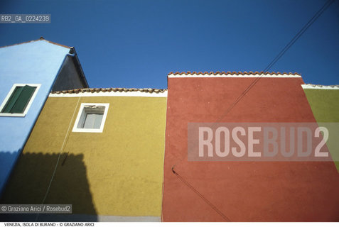 Localizzazione:..VENEZIA / ISOLA DI BURANO..Oggetto:..Soggetto:..CASE ROSSO GIALLO BLU..Cronologia: ....Definizione Culturale:..   Autore: ..   Stile: ..   Editori/Stampatori:..   Committenza:..Materia e Tecnica:..Collocazione:..Note:....Riproduzione Fotografica:..Graziano Arici/Rosebud2 .Copyright:..Graziano Arici/Rosebud2 .Data:..1995..Costo:..A..