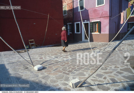 Localizzazione:..VENEZIA / ISOLA DI BURANO..Oggetto:..Soggetto:..CASE..Cronologia: ....Definizione Culturale:..   Autore: ..   Stile: ..   Editori/Stampatori:..   Committenza:..Materia e Tecnica:..Collocazione:..Note:....Riproduzione Fotografica:..Graziano Arici/Rosebud2 .Copyright:..Graziano Arici/Rosebud2 .Data:..1995..Costo:..A..