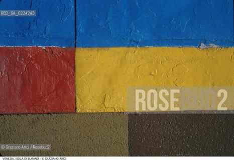 Localizzazione:..VENEZIA / ISOLA DI BURANO..Oggetto:..Soggetto:..CASE ROSSO GIALLO BLU..Cronologia: ....Definizione Culturale:..   Autore: ..   Stile: ..   Editori/Stampatori:..   Committenza:..Materia e Tecnica:..Collocazione:..Note:....Riproduzione Fotografica:..Graziano Arici/Rosebud2 .Copyright:..Graziano Arici/Rosebud2 .Data:..1995..Costo:..A..