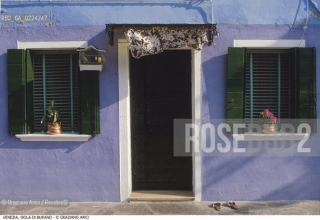 Localizzazione:..VENEZIA / ISOLA DI BURANO..Oggetto:..Soggetto:..CASE BLU..Cronologia: ....Definizione Culturale:..   Autore: ..   Stile: ..   Editori/Stampatori:..   Committenza:..Materia e Tecnica:..Collocazione:..Note:....Riproduzione Fotografica:..Graziano Arici/Rosebud2 .Copyright:..Graziano Arici/Rosebud2 .Data:..1995..Costo:..A..