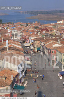 Localizzazione:..VENEZIA / ISOLA DI BURANO..Oggetto:..Soggetto:..CASE VEDUTA AEREA VIA GALUPPI LAGUNA..Cronologia: ....Definizione Culturale:..   Autore: ..   Stile: ..   Editori/Stampatori:..   Committenza:..Materia e Tecnica:..Collocazione:..Note:....Riproduzione Fotografica:..Graziano Arici/Rosebud2 .Copyright:..Graziano Arici/Rosebud2 .Data:..1995..Costo:..A..