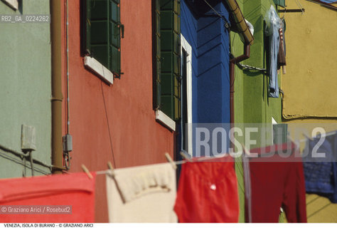 Localizzazione:..VENEZIA / ISOLA DI BURANO..Oggetto:..Soggetto:..CASE PANNI..Cronologia: ....Definizione Culturale:..   Autore: ..   Stile: ..   Editori/Stampatori:..   Committenza:..Materia e Tecnica:..Collocazione:..Note:....Riproduzione Fotografica:..Graziano Arici/Rosebud2 .Copyright:..Graziano Arici/Rosebud2 .Data:..1995..Costo:..A..