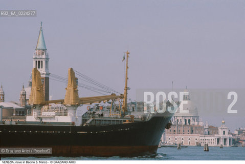 Localizzazione:..VENEZIA..Oggetto:..Soggetto:..NAVE MERCI IN BACINO S. MARCO..Cronologia: ....Definizione Culturale:..   Autore: ..   Stile:..   Editori/Stampatori:..   Committenza:..Materia e Tecnica:..Collocazione:..Note:..BARCHE E CANALI..Riproduzione Fotografica:..Graziano Arici/Rosebud2 .Copyright:..Graziano Arici/Rosebud2 .Data:..1990..Costo:..A..