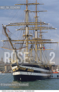 Localizzazione:..VENEZIA..Oggetto:..Soggetto:..NAVE SCUOLA AMERIGO VESPUCCI / BARCA A VELA IN BACINO S. MARCO..Cronologia: ....Definizione Culturale:..   Autore: ..   Stile:..   Editori/Stampatori:..   Committenza:..Materia e Tecnica:..Collocazione:..Note:..BARCHE E CANALI..Riproduzione Fotografica:..Graziano Arici/Rosebud2 .Copyright:..Graziano Arici/Rosebud2 .Data:..1990..Costo:..A..