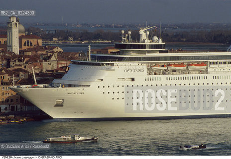 Localizzazione:..VENEZIA / CASTELLO..Oggetto:..Soggetto:..NAVE PASSEGGERI COSTA CLASSICA IN RIVA SETTE MARTIRI..Cronologia: ....Definizione Culturale:..   Autore: ..   Stile:..   Editori/Stampatori:..   Committenza:..Materia e Tecnica:..Collocazione:..Note:..BARCHE E CANALI..Riproduzione Fotografica:..Graziano Arici/Rosebud2 .Copyright:..Graziano Arici/Rosebud2 .Data:..1995..Costo:..A..