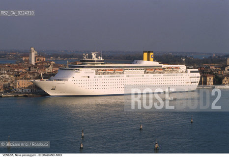 Localizzazione:..VENEZIA / CASTELLO..Oggetto:..Soggetto:..NAVE PASSEGGERI COSTA CLASSICA IN RIVA SETTE MARTIRI..Cronologia: ....Definizione Culturale:..   Autore: ..   Stile:..   Editori/Stampatori:..   Committenza:..Materia e Tecnica:..Collocazione:..Note:..BARCHE E CANALI..Riproduzione Fotografica:..Graziano Arici/Rosebud2 .Copyright:..Graziano Arici/Rosebud2 .Data:..1995..Costo:..A..