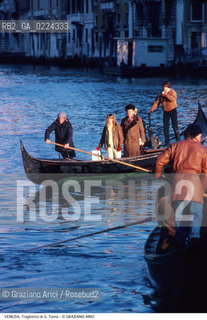 Localizzazione:..VENEZIA ..Oggetto:..Soggetto:..TRAGHETTO S. TOMA S. ANGELO GONDOLE CANAL GRANDE..Cronologia: ....Definizione Culturale:..   Autore: ..   Stile:..   Editori/Stampatori:..   Committenza:..Materia e Tecnica:..Collocazione:..Note:..BARCHE E CANALI..Riproduzione Fotografica:..Graziano Arici/Rosebud2 .Copyright:..Graziano Arici/Rosebud2 .Data:..1985..Costo:..A..