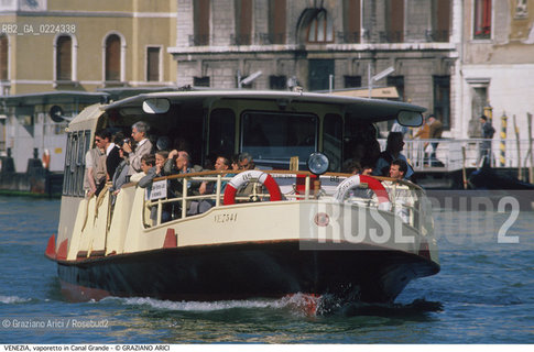 Localizzazione:..VENEZIA..Oggetto:..Soggetto:..VAPORETTO ACTV IN CANAL GRANDE ..Cronologia: ....Definizione Culturale:..   Autore: ..   Stile:..   Editori/Stampatori:..   Committenza:..Materia e Tecnica:..Collocazione:..Note:..BARCHE E CANALI..Riproduzione Fotografica:..Graziano Arici/Rosebud2 .Copyright:..Graziano Arici/Rosebud2 .Data:..1995..Costo:..A..