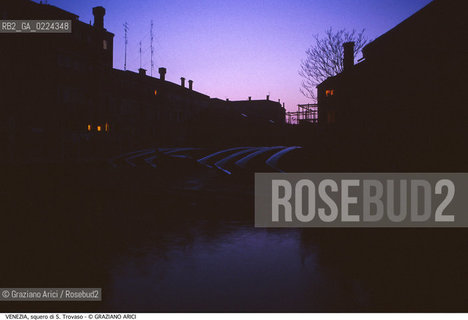 Localizzazione:..VENEZIA / DORSODURO..Oggetto:..Soggetto:..SQUERO DI S. TROVASO / GONDOLE..Cronologia: ....Definizione Culturale:..   Autore: ..   Stile:..   Editori/Stampatori:..   Committenza:..Materia e Tecnica:..Collocazione:..Note:..BARCHE E CANALI..Riproduzione Fotografica:..Graziano Arici/Rosebud2 .Copyright:..Graziano Arici/Rosebud2 .Data:..1995..Costo:..A..