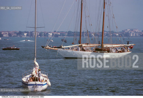 Localizzazione:..VENEZIA..Oggetto:..Soggetto:..BARCHE A VELA IN LAGUNA..Cronologia: ....Definizione Culturale:..   Autore: ..   Stile:..   Editori/Stampatori:..   Committenza:..Materia e Tecnica:..Collocazione:..Note:..BARCHE E CANALI..Riproduzione Fotografica:..Graziano Arici/Rosebud2 .Copyright:..Graziano Arici/Rosebud2 .Data:..1995..Costo:..A..