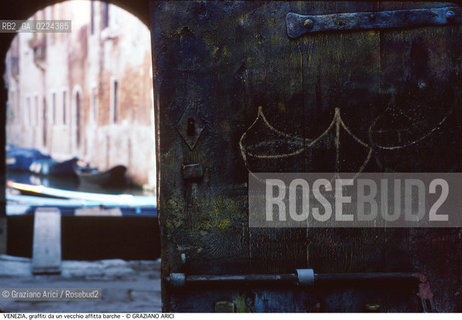 Localizzazione:..VENEZIA..Oggetto:..Soggetto:..GRAFFITI DA UN EX AFFITTA BARCHE..Cronologia: ....Definizione Culturale:..   Autore: ..   Stile:..   Editori/Stampatori:..   Committenza:..Materia e Tecnica:..Collocazione:..Note:..BARCHE E CANALI..Riproduzione Fotografica:..Graziano Arici/Rosebud2 .Copyright:..Graziano Arici/Rosebud2 .Data:..1995..Costo:..A..