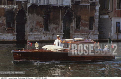 Localizzazione:..VENEZIA..Oggetto:..Soggetto:..MOTOSCAFO DEL CONTE VOLPI DI MISURATA..Cronologia: ....Definizione Culturale:..   Autore: ..   Stile:..   Editori/Stampatori:..   Committenza:..Materia e Tecnica:..Collocazione:..Note:..BARCHE E CANALI..Riproduzione Fotografica:..Graziano Arici/Rosebud2 .Copyright:..Graziano Arici/Rosebud2 .Data:..1995..Costo:..A..