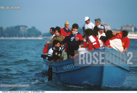 Localizzazione:..VENEZIA..Oggetto:..Soggetto:..BARCA DA TRASPORTO..Cronologia: ....Definizione Culturale:..   Autore: ..   Stile:..   Editori/Stampatori:..   Committenza:..Materia e Tecnica:..Collocazione:..Note:..BARCHE E CANALI..Riproduzione Fotografica:..Graziano Arici/Rosebud2 .Copyright:..Graziano Arici/Rosebud2 .Data:..1995..Costo:..A..