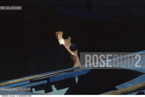 Localizzazione:..VENEZIA..Oggetto:..Soggetto:..FORCOLA..Cronologia: ....Definizione Culturale:..   Autore: ..   Stile:..   Editori/Stampatori:..   Committenza:..Materia e Tecnica:..Collocazione:..Note:..BARCHE E CANALI..Riproduzione Fotografica:..Graziano Arici/Rosebud2 .Copyright:..Graziano Arici/Rosebud2 .Data:..1995..Costo:..A..