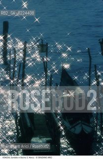 Localizzazione:..VENEZIA / S. MARCO..Oggetto:..Soggetto:..GONDOLE IN BACINO S. MARCO..Cronologia: ....Definizione Culturale:..   Autore: ..   Stile:..   Editori/Stampatori:..   Committenza:..Materia e Tecnica:..Collocazione:..Note:..BARCHE E CANALI..Riproduzione Fotografica:..Graziano Arici/Rosebud2 .Copyright:..Graziano Arici/Rosebud2 .Data:..1995..Costo:..A..