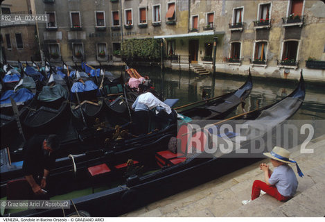 Localizzazione:..VENEZIA / S. MARCO ..Oggetto:..Soggetto:..GONDOLE IN BACINO ORSEOLO..Cronologia: ....Definizione Culturale:..   Autore: ..   Stile:..   Editori/Stampatori:..   Committenza:..Materia e Tecnica:..Collocazione:..Note:..BARCHE E CANALI..Riproduzione Fotografica:..Graziano Arici/Rosebud2 .Copyright:..Graziano Arici/Rosebud2 .Data:..1995..Costo:..A..