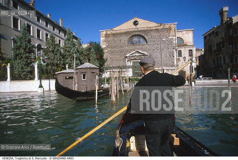 Localizzazione:..VENEZIA ..Oggetto:..Soggetto:..TRAGHETTO DI S. MARCUOLA GONDOLA CANAL GRANDE..Cronologia: ....Definizione Culturale:..   Autore: ..   Stile:..   Editori/Stampatori:..   Committenza:..Materia e Tecnica:..Collocazione:..Note:..BARCHE E CANALI..Riproduzione Fotografica:..Graziano Arici/Rosebud2 .Copyright:..Graziano Arici/Rosebud2 .Data:..1985..Costo:..A..