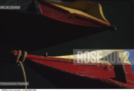 Localizzazione:..VENEZIA..Oggetto:..Soggetto:..PRUA DI UNA BARCA..Cronologia: ....Definizione Culturale:..   Autore: ..   Stile:..   Editori/Stampatori:..   Committenza:..Materia e Tecnica:..Collocazione:..Note:..BARCHE E CANALI..Riproduzione Fotografica:..Graziano Arici/Rosebud2 .Copyright:..Graziano Arici/Rosebud2 .Data:..1995..Costo:..A..