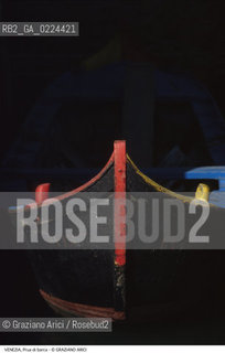 Localizzazione:..VENEZIA..Oggetto:..Soggetto:..PRUA DI UNA BARCA..Cronologia: ....Definizione Culturale:..   Autore: ..   Stile:..   Editori/Stampatori:..   Committenza:..Materia e Tecnica:..Collocazione:..Note:..BARCHE E CANALI..Riproduzione Fotografica:..Graziano Arici/Rosebud2 .Copyright:..Graziano Arici/Rosebud2 .Data:..1995..Costo:..A..