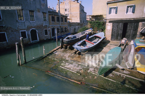 Localizzazione:..VENEZIA / CANNAREGIO..Oggetto:..Soggetto:..SQUERO..Cronologia: ....Definizione Culturale:..   Autore: ..   Stile:..   Editori/Stampatori:..   Committenza:..Materia e Tecnica:..Collocazione:..Note:..BARCHE E CANALI..Riproduzione Fotografica:..Graziano Arici/Rosebud2 .Copyright:..Graziano Arici/Rosebud2 .Data:..1995..Costo:..A..