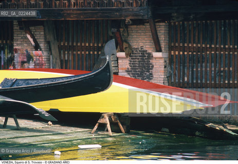 Localizzazione:..VENEZIA / DORSODURO..Oggetto:..Soggetto:..SQUERO DI S. TROVASO / GONDOLE..Cronologia: ....Definizione Culturale:..   Autore: ..   Stile:..   Editori/Stampatori:..   Committenza:..Materia e Tecnica:..Collocazione:..Note:..BARCHE E CANALI..Riproduzione Fotografica:..Graziano Arici/Rosebud2 .Copyright:..Graziano Arici/Rosebud2 .Data:..1995..Costo:..A..