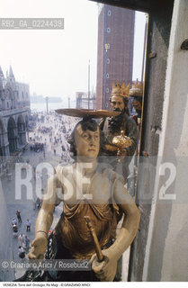 Localizzazione:..VENEZIA / S. MARCO..Oggetto:..Soggetto:..TORRE DELL OROLOGIO / MORI / RE MAGI ANGELO / PIAZZA SAN MARCO..Cronologia: ..XV SECOLO..Definizione Culturale:..   Autore: ..PAOLO E GIOVANNI CARLO RANIERI DA REGGIO..   Stile:..   Editori/Stampatori:..   Committenza:..Materia e Tecnica:..Collocazione:..Note:....Riproduzione Fotografica:..Graziano Arici/Rosebud2 .Copyright:..Graziano Arici/Rosebud2 .Data:..1990..Costo:..A..