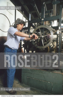 Localizzazione:..VENEZIA / S. MARCO..Oggetto:..Soggetto:..TORRE DELL OROLOGIO / MORI / MECCANISMO..Cronologia: ..XV SECOLO..Definizione Culturale:..   Autore:..PAOLO E GIOVANNI CARLO RANIERI DA REGGIO ..   Stile:..   Editori/Stampatori:..   Committenza:..Materia e Tecnica:..Collocazione:..Note:....Riproduzione Fotografica:..Graziano Arici/Rosebud2 .Copyright:..Graziano Arici/Rosebud2 .Data:..1990..Costo:..A..