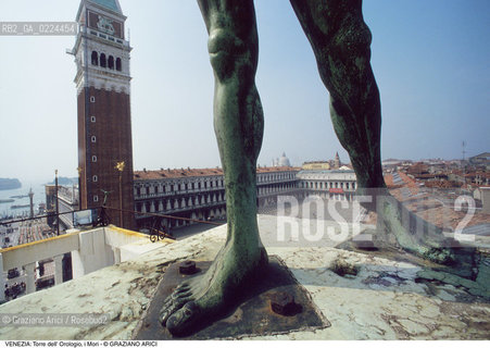 Localizzazione:..VENEZIA / S. MARCO..Oggetto:..Soggetto:..TORRE DELL OROLOGIO / MORI / PIAZZA SAN MARCO..Cronologia: ..XV SECOLO..Definizione Culturale:..   Autore: ..AMBROGIO DELLE ANCORE..PAOLO SAVIN..   Stile:..   Editori/Stampatori:..   Committenza:..Materia e Tecnica:..BRONZO..Collocazione:..Note:....Riproduzione Fotografica:..Graziano Arici/Rosebud2 .Copyright:..Graziano Arici/Rosebud2 .Data:..1990..Costo:..A..