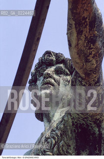 Localizzazione:..VENEZIA / S. MARCO..Oggetto:..Soggetto:..TORRE DELL OROLOGIO / MORI..Cronologia: ..XV SECOLO..Definizione Culturale:..   Autore: ..AMBROGIO DELLE ANCORE..PAOLO SAVIN..   Stile:..   Editori/Stampatori:..   Committenza:..Materia e Tecnica:..BRONZO..Collocazione:..Note:....Riproduzione Fotografica:..Graziano Arici/Rosebud2 .Copyright:..Graziano Arici/Rosebud2 .Data:..1990..Costo:..A..