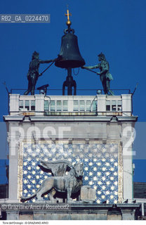 Localizzazione:..VENEZIA / S. MARCO..Oggetto:..Soggetto:..TORRE DELL OROLOGIO / MORI / LEONE DI SAN MARCO..Cronologia: ..XV SECOLO..Definizione Culturale:..   Autore: ..MAURO CODUSSI..AMBROGIO DELLE ANCORE..   Stile:..   Editori/Stampatori:..   Committenza:..Materia e Tecnica:..BRONZO..Collocazione:..Note:....Riproduzione Fotografica:..Graziano Arici/Rosebud2 .Copyright:..Graziano Arici/Rosebud2 .Data:..1990..Costo:..A..