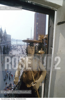 Localizzazione:..VENEZIA / S. MARCO..Oggetto:..Soggetto:..TORRE DELL OROLOGIO / MORI / RE MAGI ANGELO ..Cronologia: ..XV SECOLO..Definizione Culturale:..   Autore: ..PAOLO E GIOVANNI CARLO RANIERI DA REGGIO..   Stile:..   Editori/Stampatori:..   Committenza:..Materia e Tecnica:..Collocazione:..Note:....Riproduzione Fotografica:..Graziano Arici/Rosebud2 .Copyright:..Graziano Arici/Rosebud2 .Data:..1990..Costo:..A..