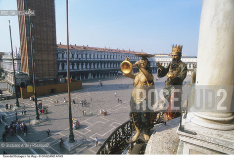 Localizzazione:..VENEZIA / S. MARCO..Oggetto:..Soggetto:..TORRE DELL OROLOGIO / MORI / RE MAGI ANGELO / PIAZZA SAN MARCO..Cronologia: ..XV SECOLO..Definizione Culturale:..   Autore: ..PAOLO E GIOVANNI CARLO RANIERI DA REGGIO..   Stile:..   Editori/Stampatori:..   Committenza:..Materia e Tecnica:..Collocazione:..Note:....Riproduzione Fotografica:..Graziano Arici/Rosebud2 .Copyright:..Graziano Arici/Rosebud2 .Data:..1990..Costo:..A..