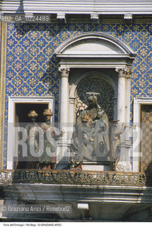 Localizzazione:..VENEZIA / S. MARCO..Oggetto:..Soggetto:..TORRE DELL OROLOGIO / MORI / RE MAGI ANGELO MADONNA COL BAMBINO..Cronologia: ..XV SECOLO..Definizione Culturale:..   Autore:..MAURO CODUSSI ..ALESSANDRO LEOPARDI..PAOLO E GIOVANNI CARLO RANIERI DA REGGIO..   Stile:..   Editori/Stampatori:..   Committenza:..Materia e Tecnica:..Collocazione:..Note:....Riproduzione Fotografica:..Graziano Arici/Rosebud2 .Copyright:..Graziano Arici/Rosebud2 .Data:..1990..Costo:..A..