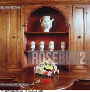 Localizzazione:..VENEZIA / S. MARCO..Oggetto:..Soggetto:..HOTEL MONACO GRAN CANAL / SALOTTO..Cronologia: ....Definizione Culturale:..   Autore: ..   Stile:..   Editori/Stampatori:..   Committenza:..Materia e Tecnica:..Collocazione:..Note:..ALBERGHI..Riproduzione Fotografica:..Graziano Arici/Rosebud2 .Copyright:..Graziano Arici/Rosebud2 .Data:..1990..Costo:..A..