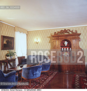 Localizzazione:..VENEZIA / S. MARCO..Oggetto:..Soggetto:..HOTEL MONACO GRAN CANAL / SALOTTO..Cronologia: ....Definizione Culturale:..   Autore: ..   Stile:..   Editori/Stampatori:..   Committenza:..Materia e Tecnica:..Collocazione:..Note:..ALBERGHI..Riproduzione Fotografica:..Graziano Arici/Rosebud2 .Copyright:..Graziano Arici/Rosebud2 .Data:..1990..Costo:..A..