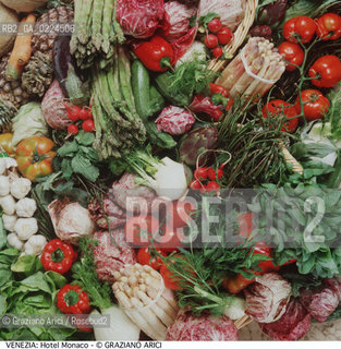 Localizzazione:..VENEZIA / S. MARCO..Oggetto:..Soggetto:..HOTEL MONACO GRAN CANAL / GASTRONOMIA VERDURA POMODORI ASPARAGI INSALATA..Cronologia: ....Definizione Culturale:..   Autore: ..   Stile:..   Editori/Stampatori:..   Committenza:..Materia e Tecnica:..Collocazione:..Note:..ALBERGHI..Riproduzione Fotografica:..Graziano Arici/Rosebud2 .Copyright:..Graziano Arici/Rosebud2 .Data:..1990..Costo:..A..