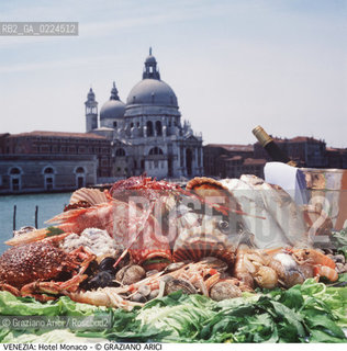 Localizzazione:..VENEZIA / S. MARCO..Oggetto:..Soggetto:..HOTEL MONACO GRAN CANAL / GASTRONOMIA PESCE / SALUTE..Cronologia: ....Definizione Culturale:..   Autore: ..   Stile:..   Editori/Stampatori:..   Committenza:..Materia e Tecnica:..Collocazione:..Note:..ALBERGHI..Riproduzione Fotografica:..Graziano Arici/Rosebud2 .Copyright:..Graziano Arici/Rosebud2 .Data:..1990..Costo:..A..