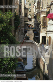 Localizzazione:..VENEZIA / S. POLO..Oggetto:..Soggetto:..RIO DI S. CASSIANO..Cronologia: ....Definizione Culturale:..   Autore: ..   Stile:..   Editori/Stampatori:..   Committenza:..Materia e Tecnica:..Collocazione:..Note:..BARCHE E CANALI..Riproduzione Fotografica:..Graziano Arici/Rosebud2 .Copyright:..Graziano Arici/Rosebud2 .Data:..1995..Costo:..A..