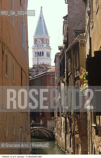 Localizzazione:..VENEZIA / S. MARCO..Oggetto:..Soggetto:..RIO DI S. SALVADOR / CAMPANILE..Cronologia: ....Definizione Culturale:..   Autore: ..   Stile:..   Editori/Stampatori:..   Committenza:..Materia e Tecnica:..Collocazione:..Note:..BARCHE E CANALI..Riproduzione Fotografica:..Graziano Arici/Rosebud2 .Copyright:..Graziano Arici/Rosebud2 .Data:..1996..Costo:..A..