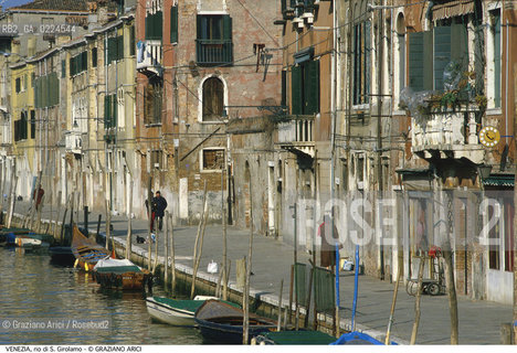 Localizzazione:..VENEZIA / CANNAREGIO..Oggetto:..Soggetto:..RIO DI S. GIROLAMO E FONDAMENTA DELLE CAPPUCCINE..Cronologia: ....Definizione Culturale:..   Autore: ..   Stile:..   Editori/Stampatori:..   Committenza:..Materia e Tecnica:..Collocazione:..Note:..BARCHE E CANALI..Riproduzione Fotografica:..Graziano Arici/Rosebud2 .Copyright:..Graziano Arici/Rosebud2 .Data:..1985..Costo:..A..