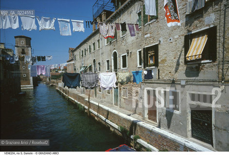 Localizzazione:..VENEZIA / CASTELLO..Oggetto:..Soggetto:..RIO S. DANIELE / PANNI..Cronologia: ....Definizione Culturale:..   Autore: ..   Stile:..   Editori/Stampatori:..   Committenza:..Materia e Tecnica:..Collocazione:..Note:..BARCHE E CANALI..Riproduzione Fotografica:..Graziano Arici/Rosebud2 .Copyright:..Graziano Arici/Rosebud2 .Data:..1995..Costo:..A..