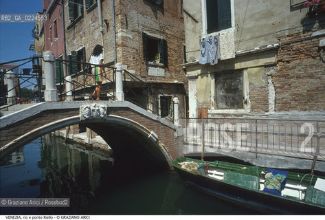 Localizzazione:..VENEZIA / CASTELLO..Oggetto:..Soggetto:..RIO E PONTE RIELLO..Cronologia: ....Definizione Culturale:..   Autore: ..   Stile:..   Editori/Stampatori:..   Committenza:..Materia e Tecnica:..Collocazione:..Note:..BARCHE E CANALI..Riproduzione Fotografica:..Graziano Arici/Rosebud2 .Copyright:..Graziano Arici/Rosebud2 .Data:..1995..Costo:..A..
